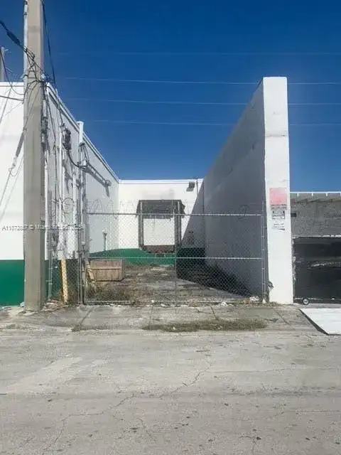 1395 NW 22nd St, Miami FL 33142 photo 4