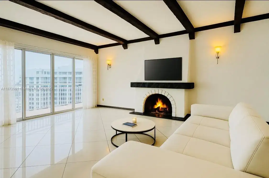 18071 Biscayne Blvd, Aventura FL 33160 photo 3