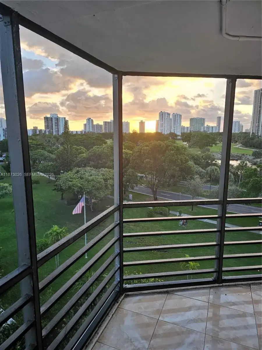 20400 W Country Club Dr # 711, Aventura FL 33180 photo 3