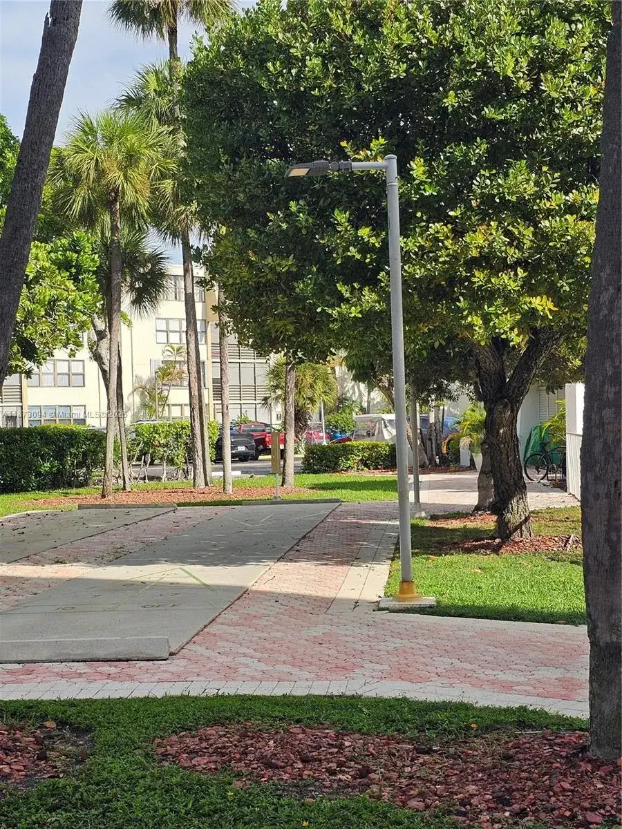 20400 W Country Club Dr # 315, Aventura FL 33180 photo 5