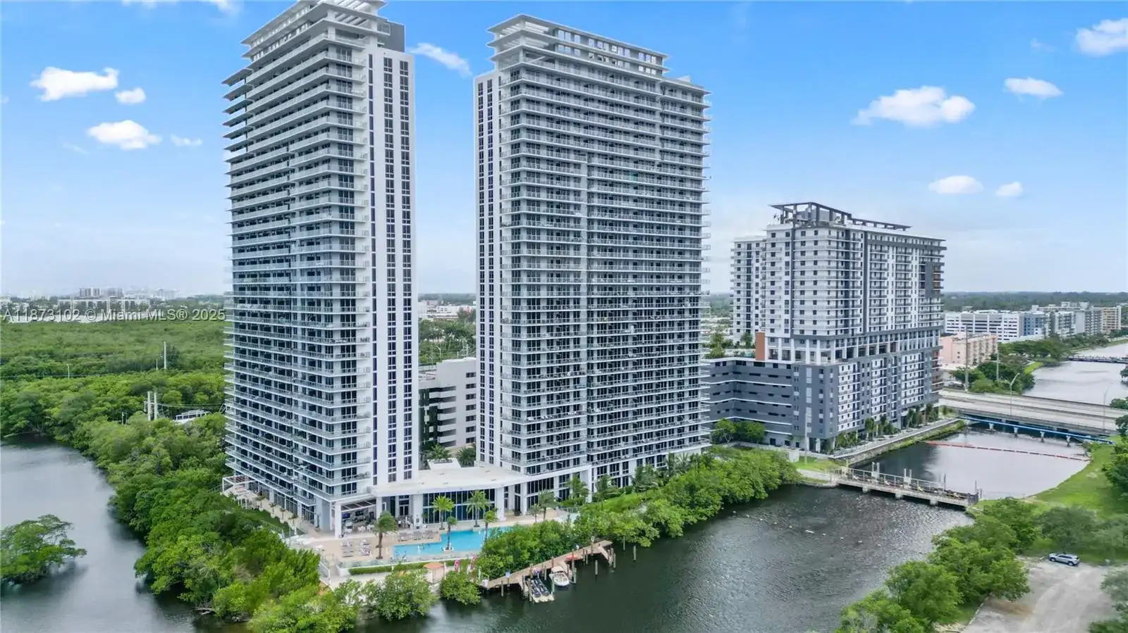 16385 Biscayne Blvd # 1007, North Miami Beach FL 33160 photo 2