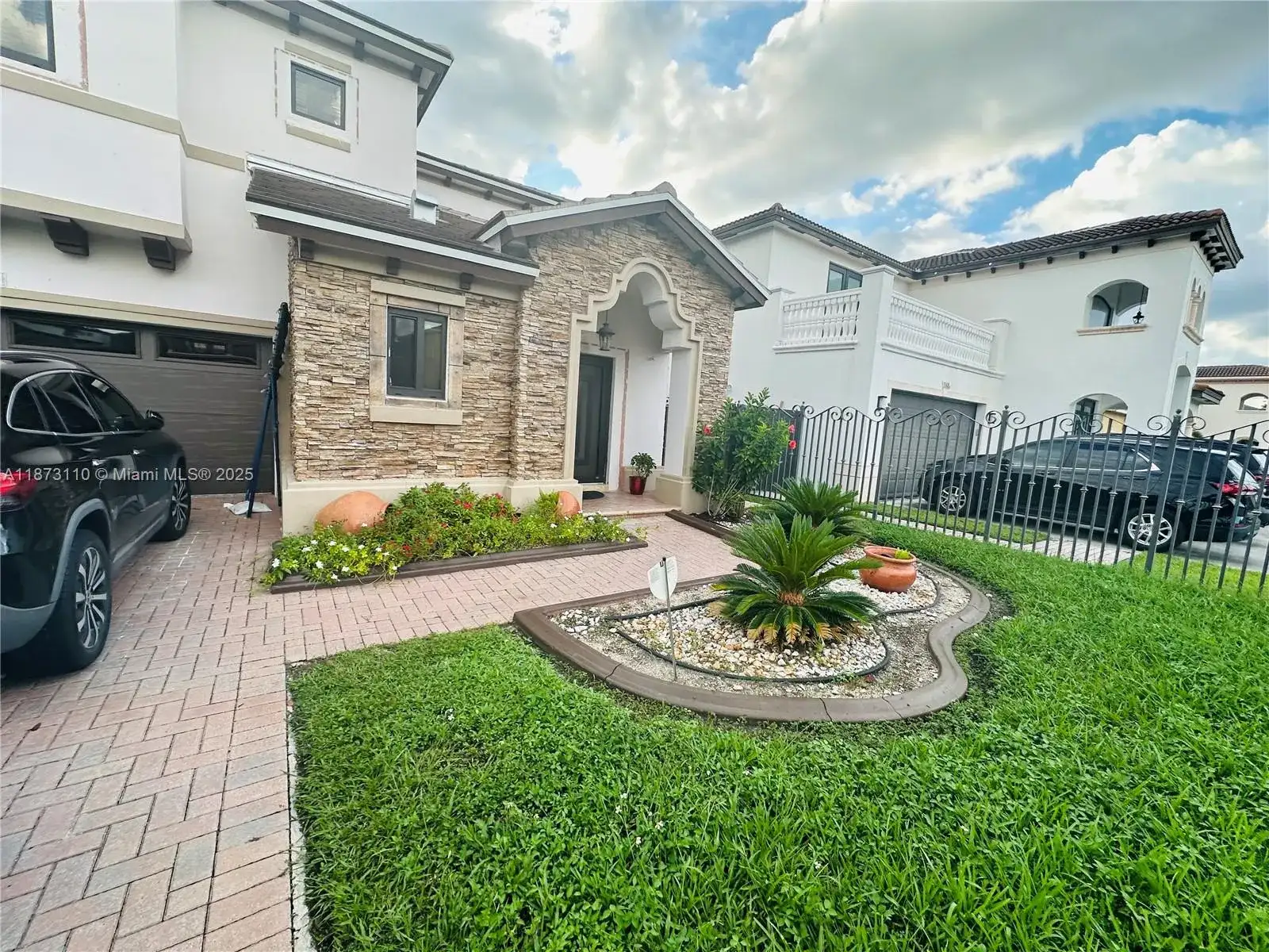 1608 SW 154th Ct, Miami FL 33185 photo 2