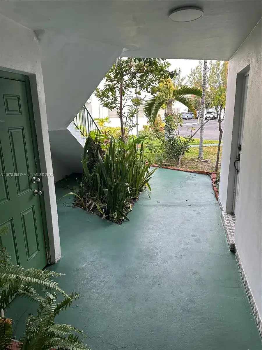 18720 NE 18th Ave # 115, Miami FL 33179 photo 4