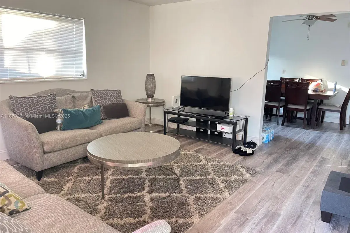 1091 SW 32nd Ct, Fort Lauderdale FL 33315