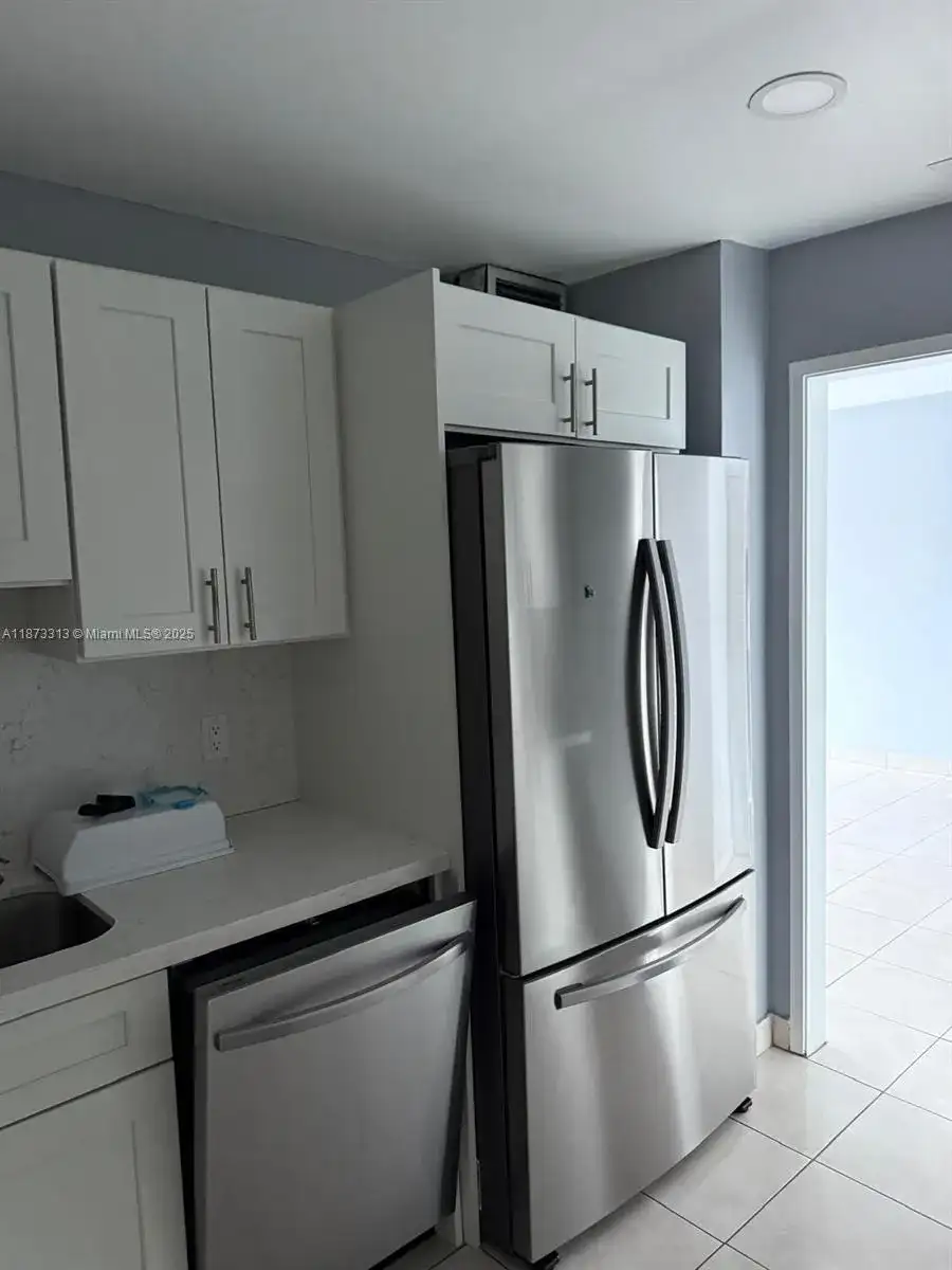 400 Kings Point Dr # 525, Sunny Isles Beach FL 33160 photo 3