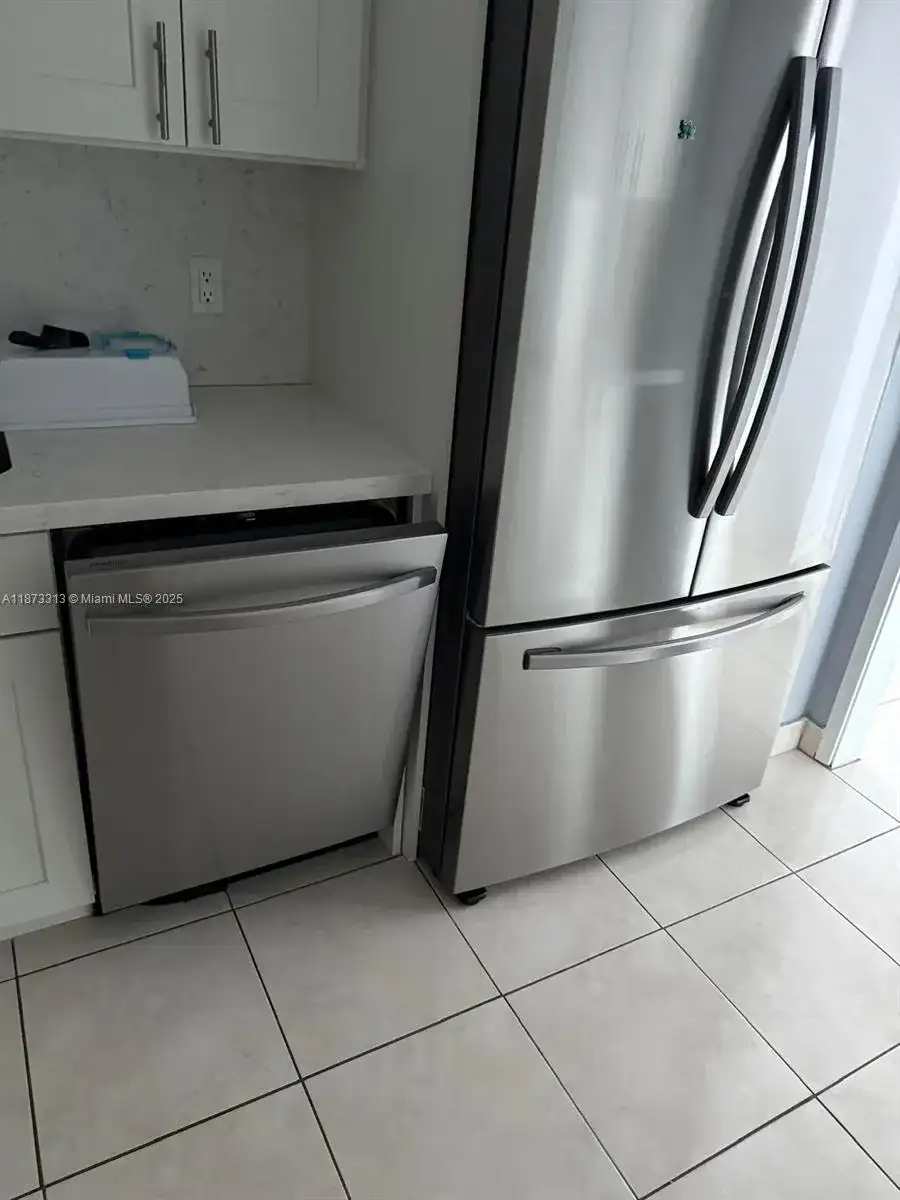 400 Kings Point Dr # 525, Sunny Isles Beach FL 33160 photo 4