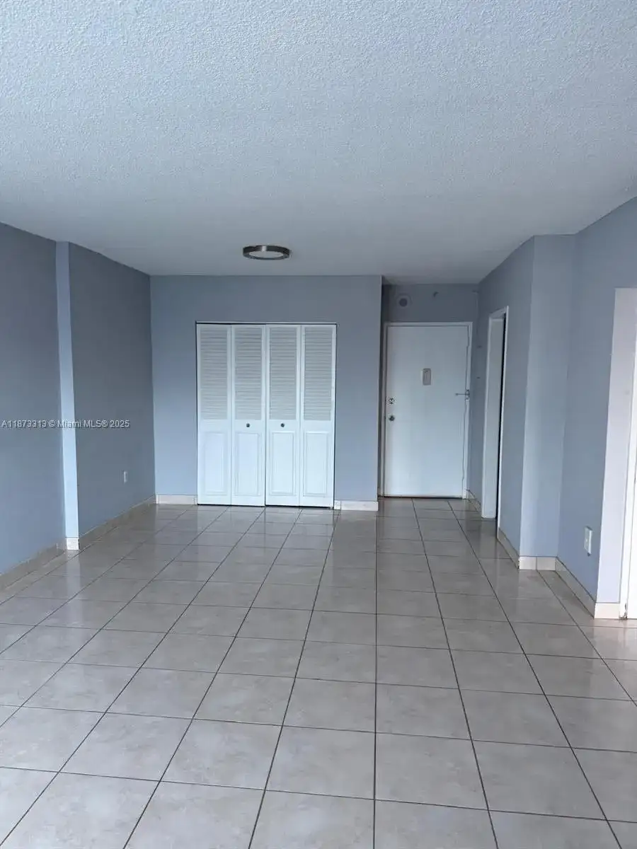 400 Kings Point Dr # 525, Sunny Isles Beach FL 33160 photo 5