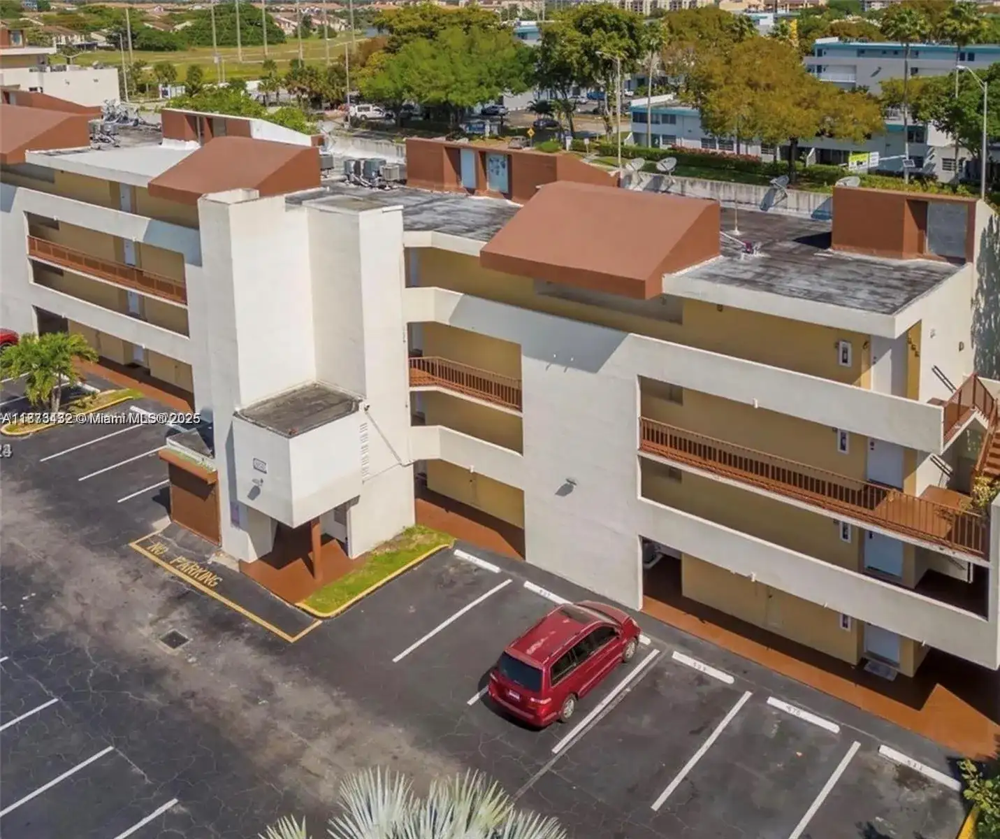 8850 Fontainebleau Blvd # 206, Miami FL 33172 photo 2