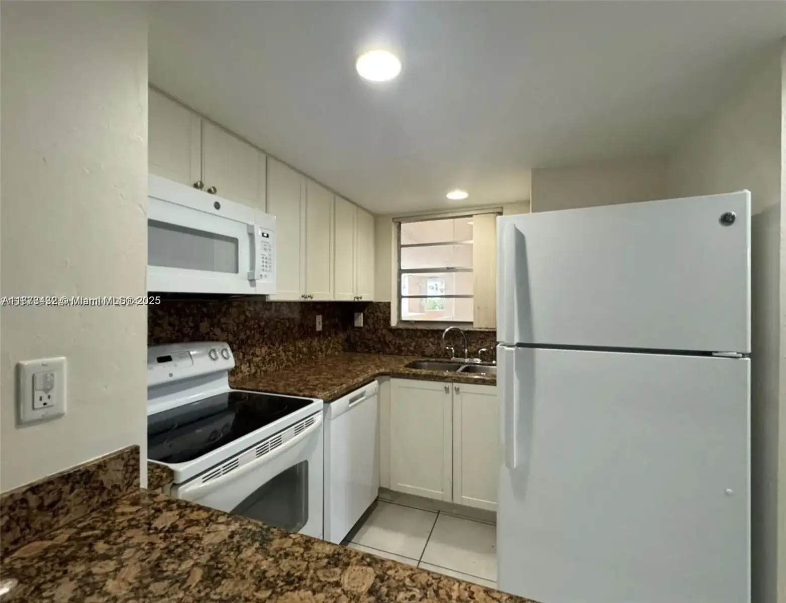8850 Fontainebleau Blvd # 206, Miami FL 33172 photo 5