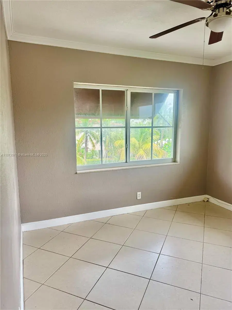 924 SE 2nd St # 29, Fort Lauderdale FL 33301