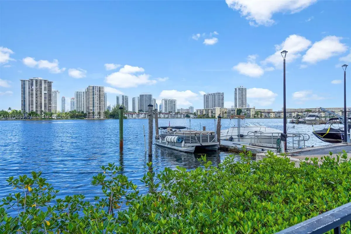 2750 NE 183rd St # 1203, Aventura FL 33160
