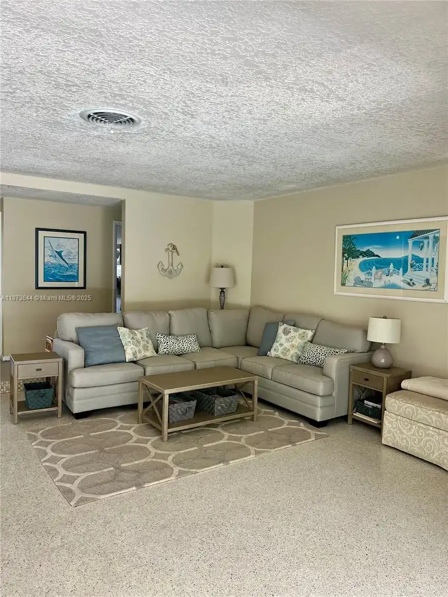 1241 Manor Dr, Riviera Beach FL 33404 photo 4