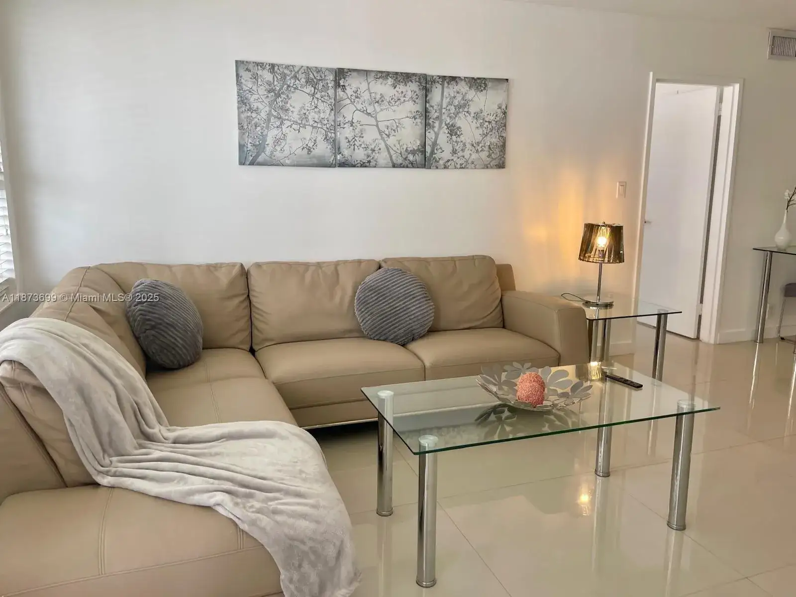 2 bedroom 2 bath Residential for sale at 5225 Collins Ave # 515, Miami Beach FL 33140