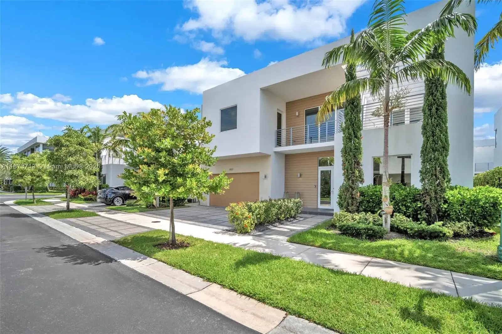 7457 NW 101st Ave, Doral FL 33178 photo 2