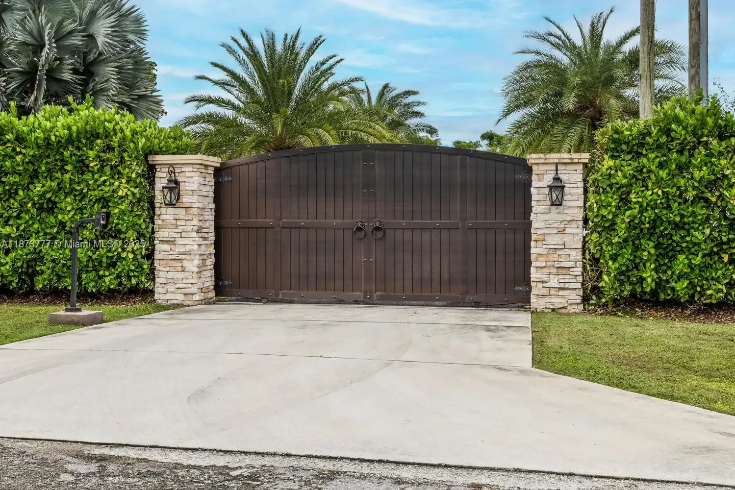 20100 SW 182nd Ave, Miami FL 33187 photo 2