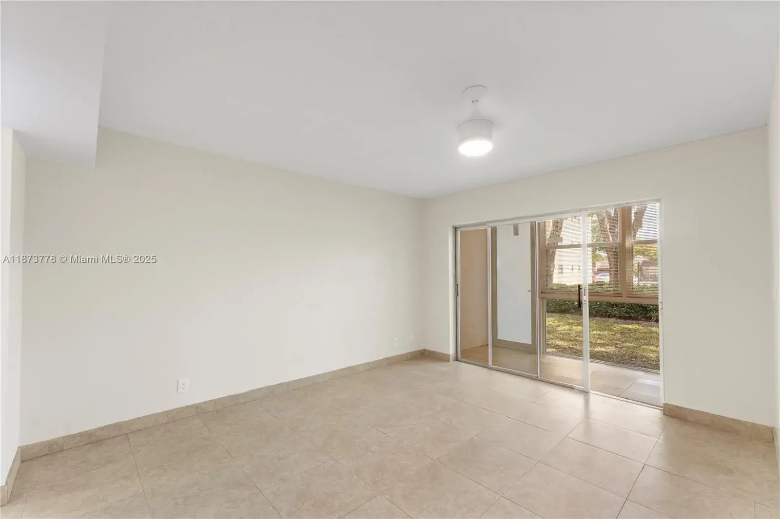 300 Berkley Rd # 107, Hollywood FL 33024