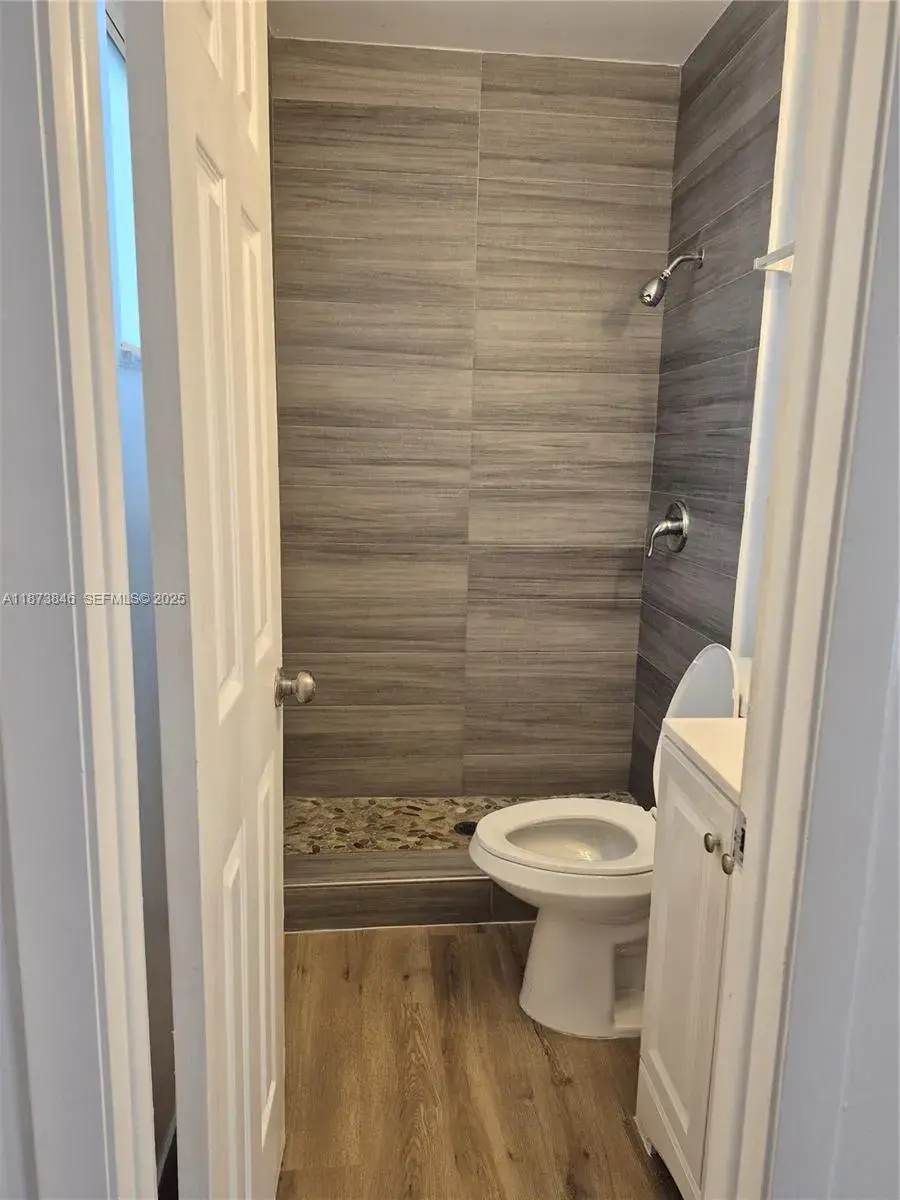 216 SW 9th St # 2, Hallandale Beach FL 33009