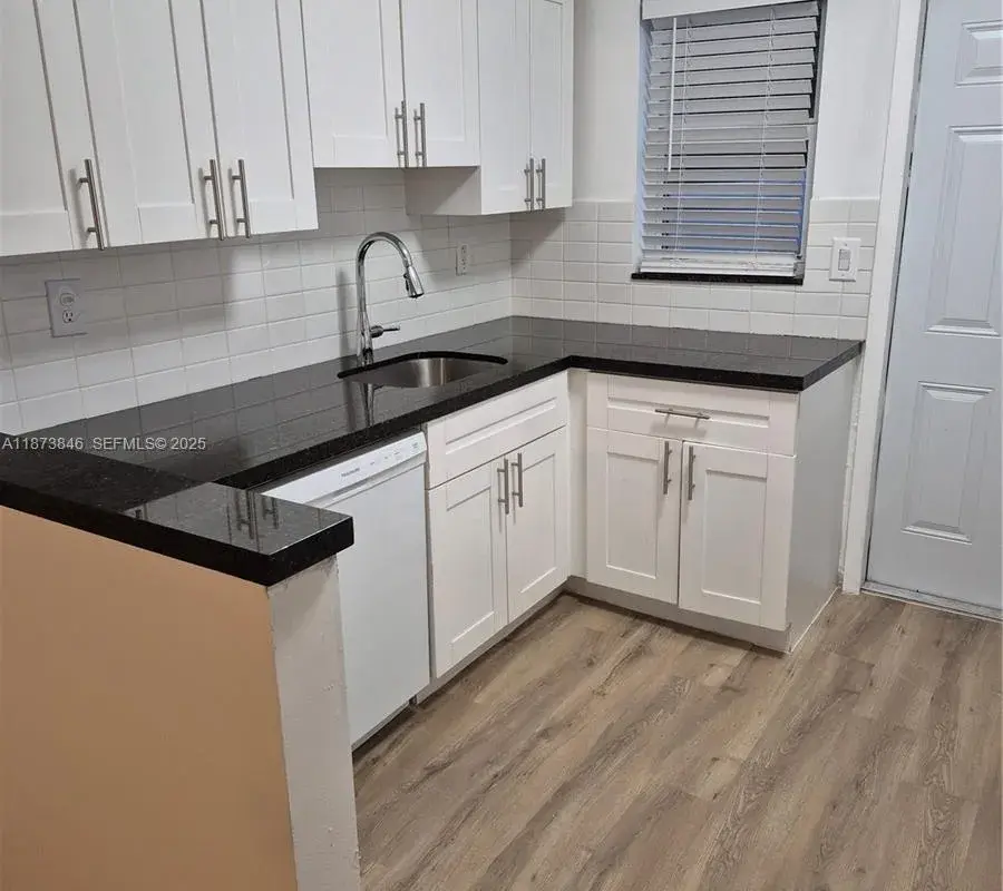 216 SW 9th St # 2, Hallandale Beach FL 33009