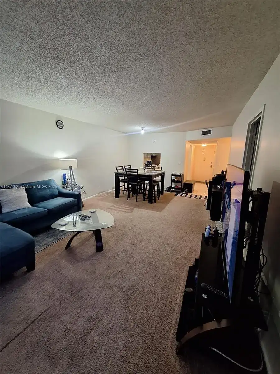 8401 Lagos De Campo Blvd # 204V, Tamarac FL 33321 photo 2