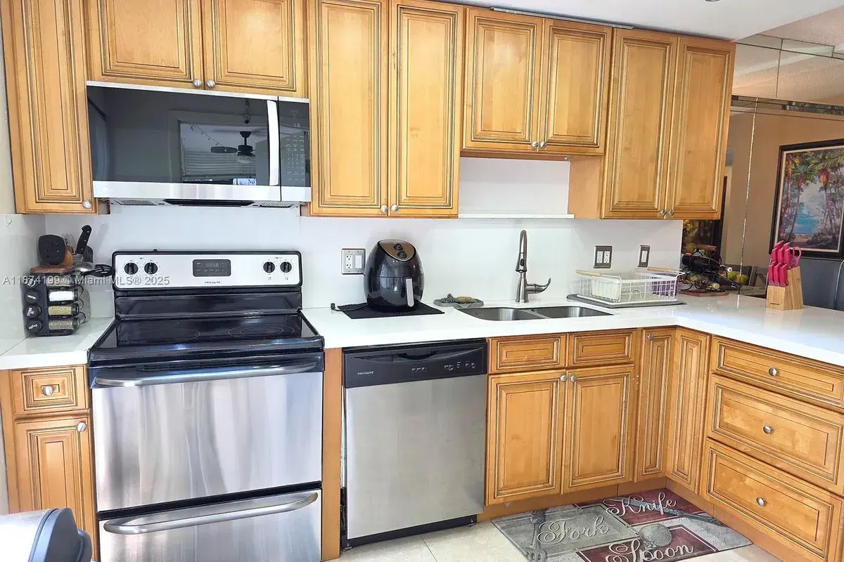 4160 Inverrary Dr # 112, Lauderhill FL 33319