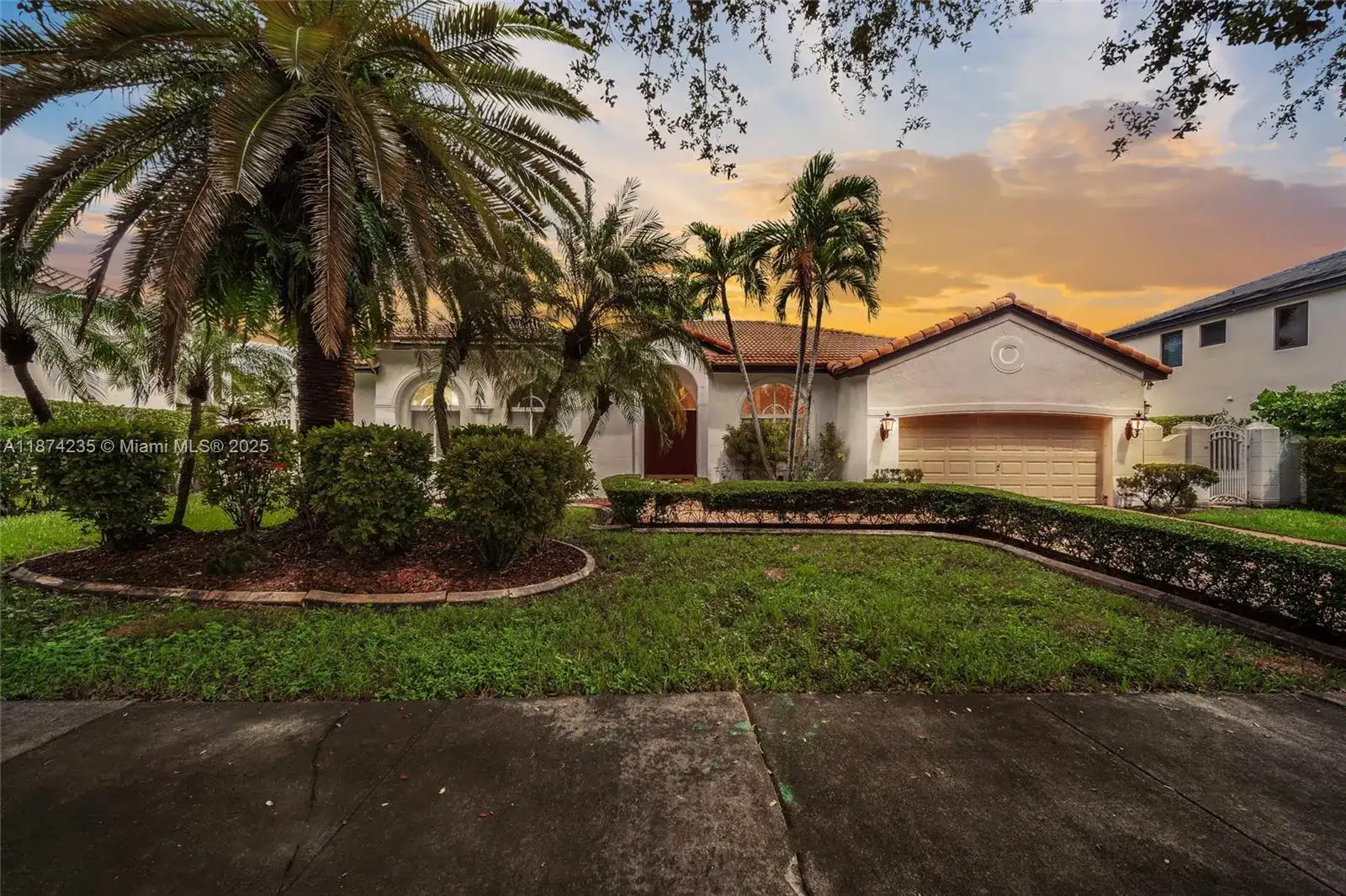 7841 NW 169th Ter, Miami Lakes FL 33016 photo 2