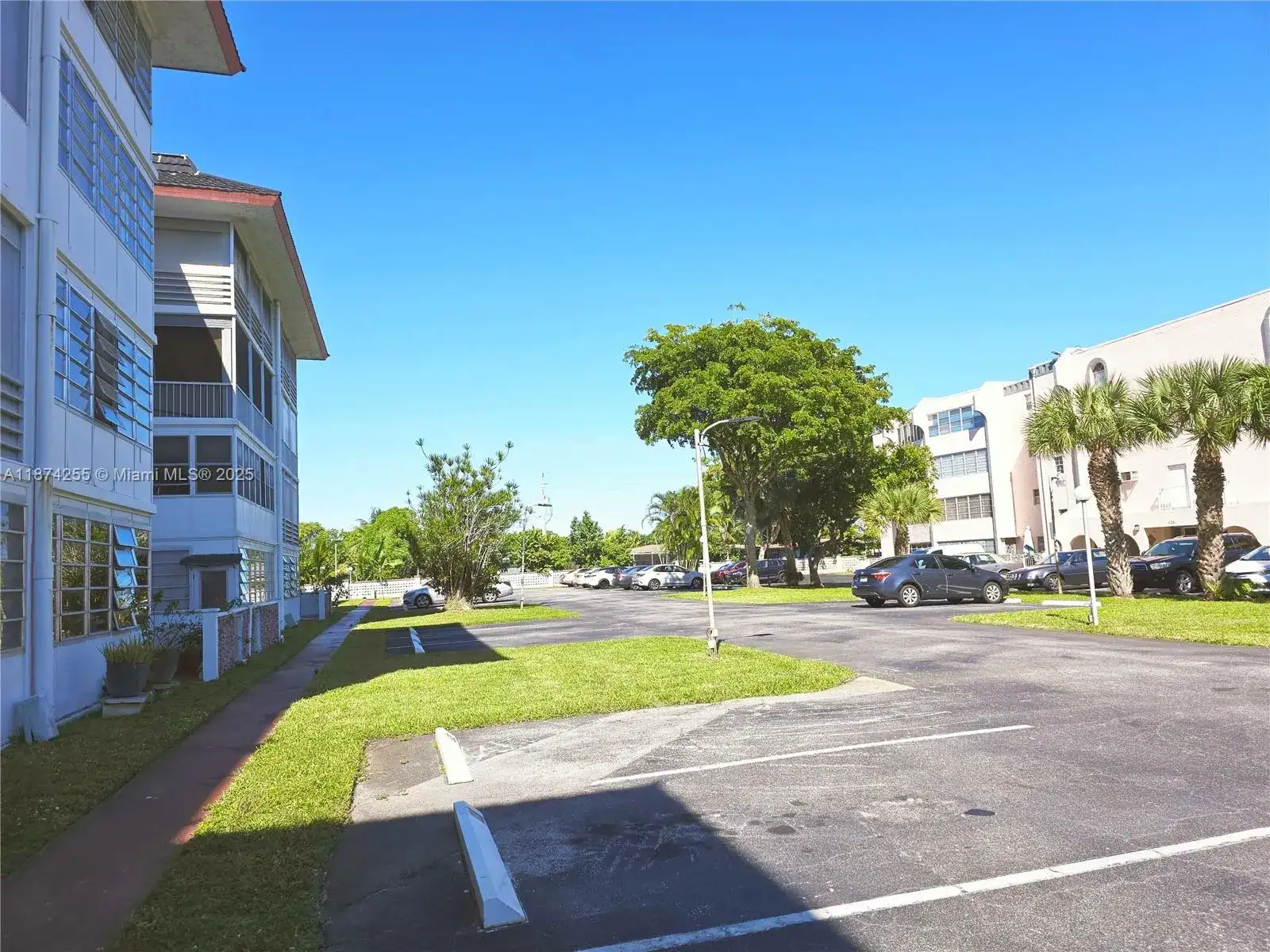 4140 NW 44th Ave # 411, Lauderdale Lakes FL 33319 photo 2