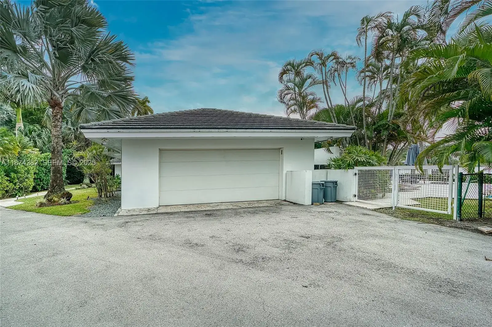 415 Rovino Ave, Coral Gables FL 33156 photo 2