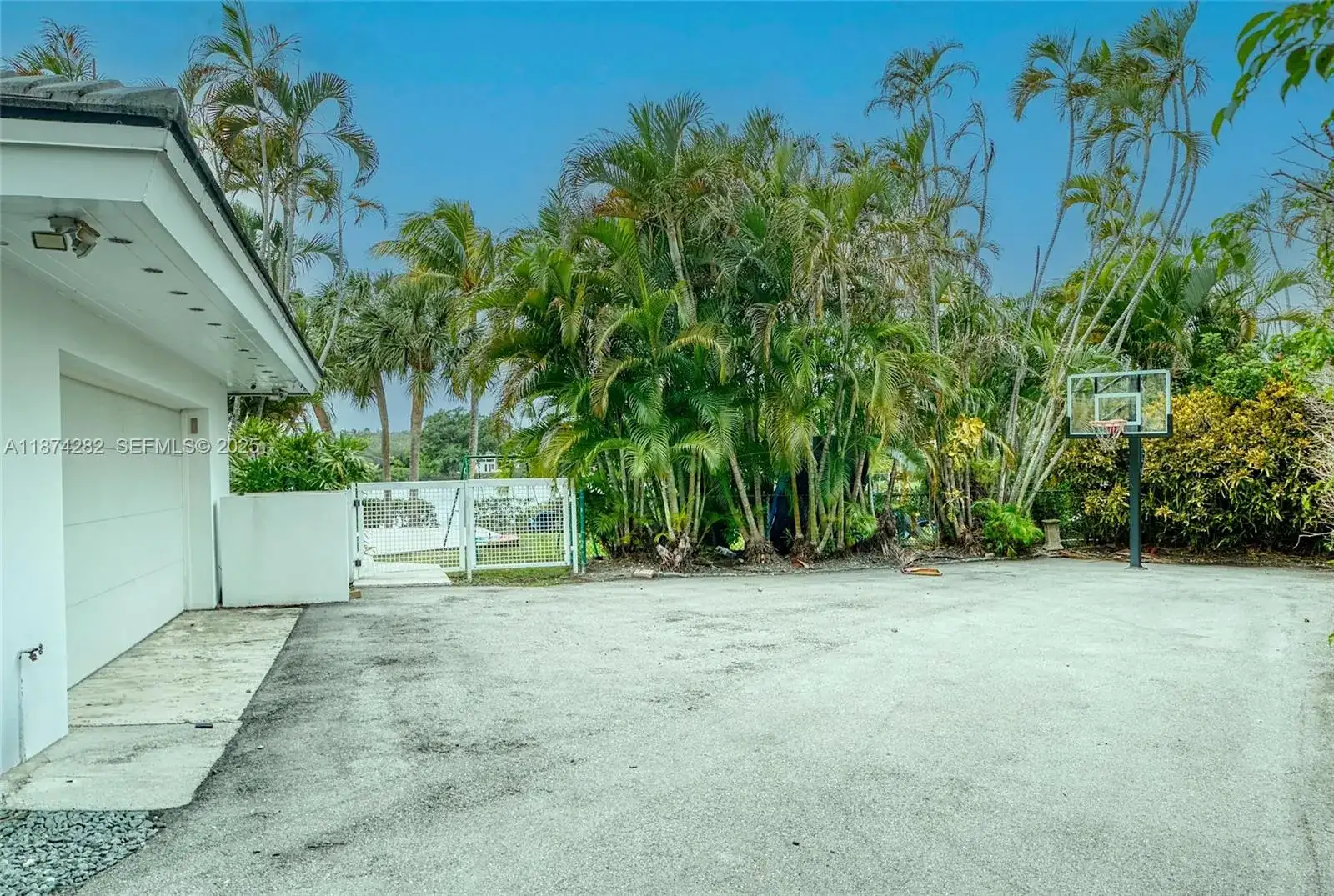 415 Rovino Ave, Coral Gables FL 33156 photo 3