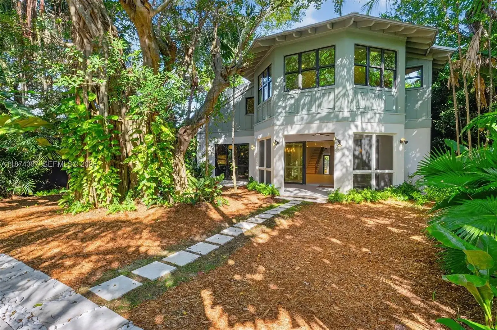 2330 Overbrook St, Coconut Grove FL 33133 photo 4