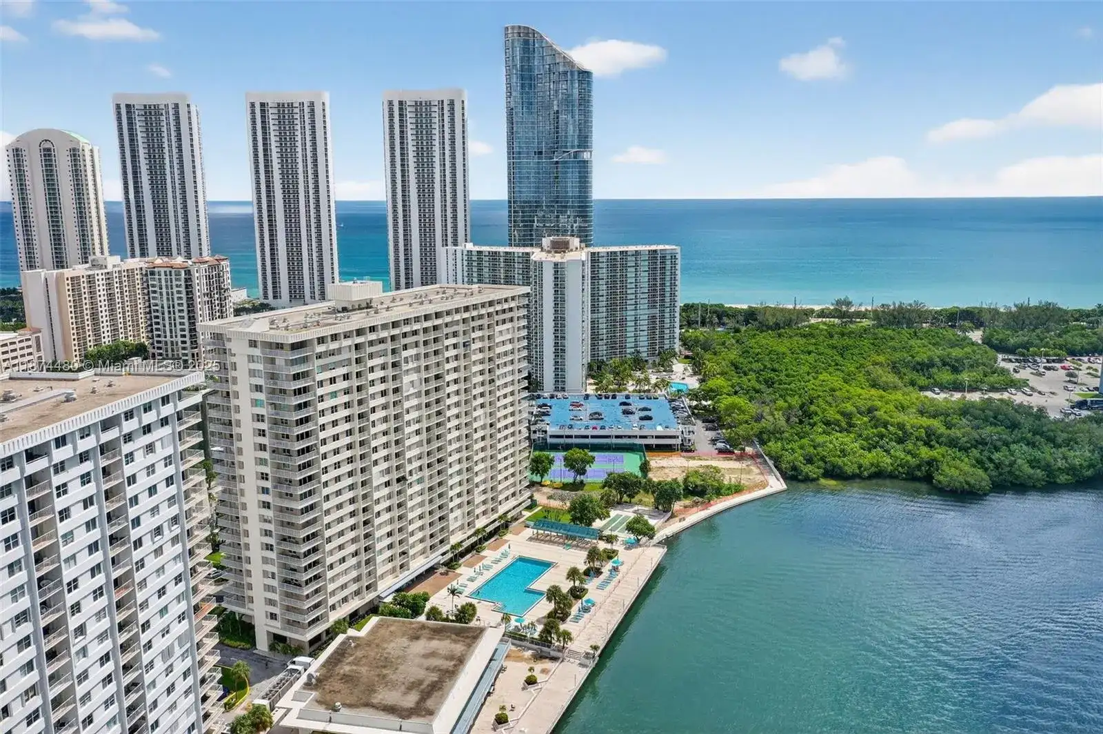 300 Bayview Dr # 1009, Sunny Isles Beach FL 33160 photo 3