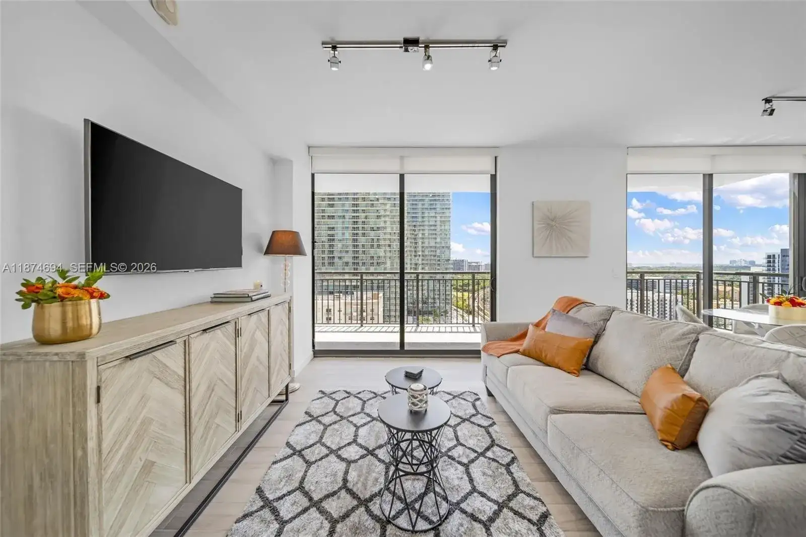 999 SW 1st Ave # 1903, Miami FL 33130 photo 3