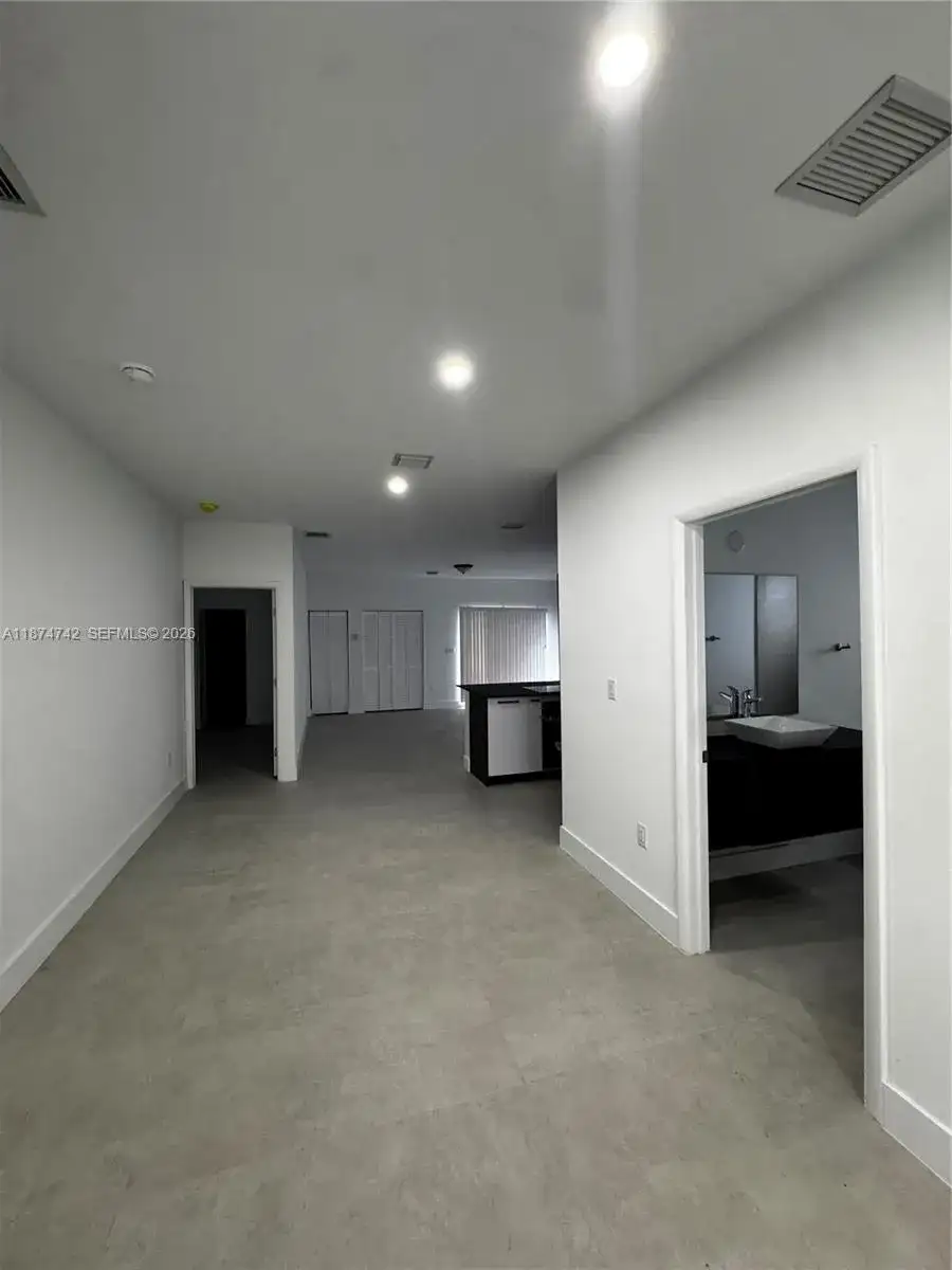 2541 NW 9th St, Fort Lauderdale FL 33311 photo 2