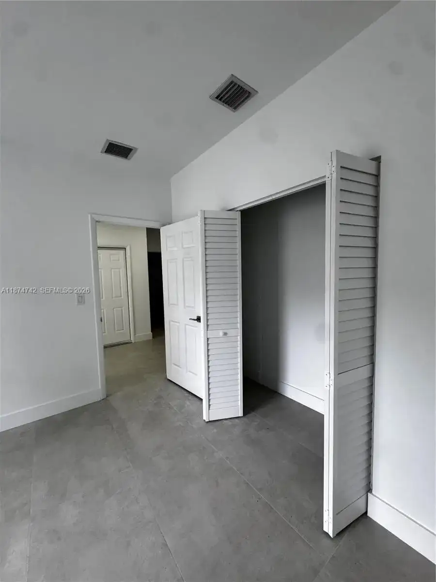 2541 NW 9th St, Fort Lauderdale FL 33311 photo 5