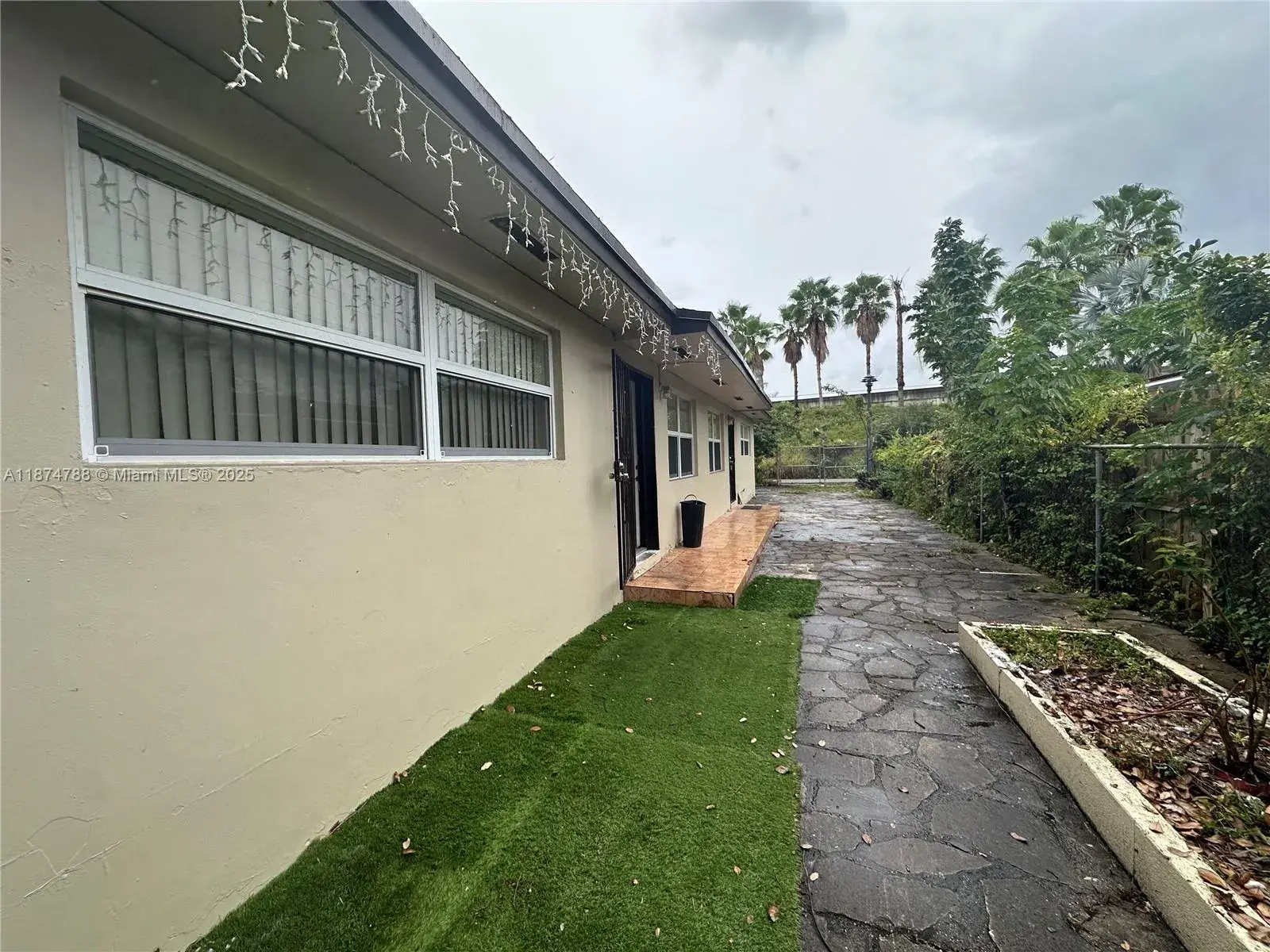 280 NW 39th St, Miami FL 33127