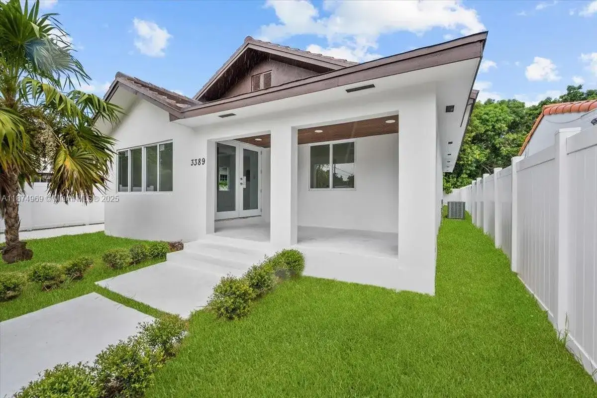3389 NW 14th Ave, Miami FL 33142 photo 2