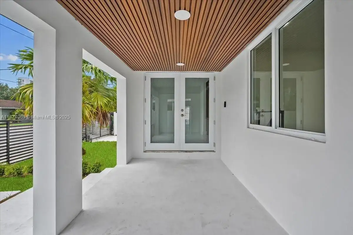 3389 NW 14th Ave, Miami FL 33142 photo 3