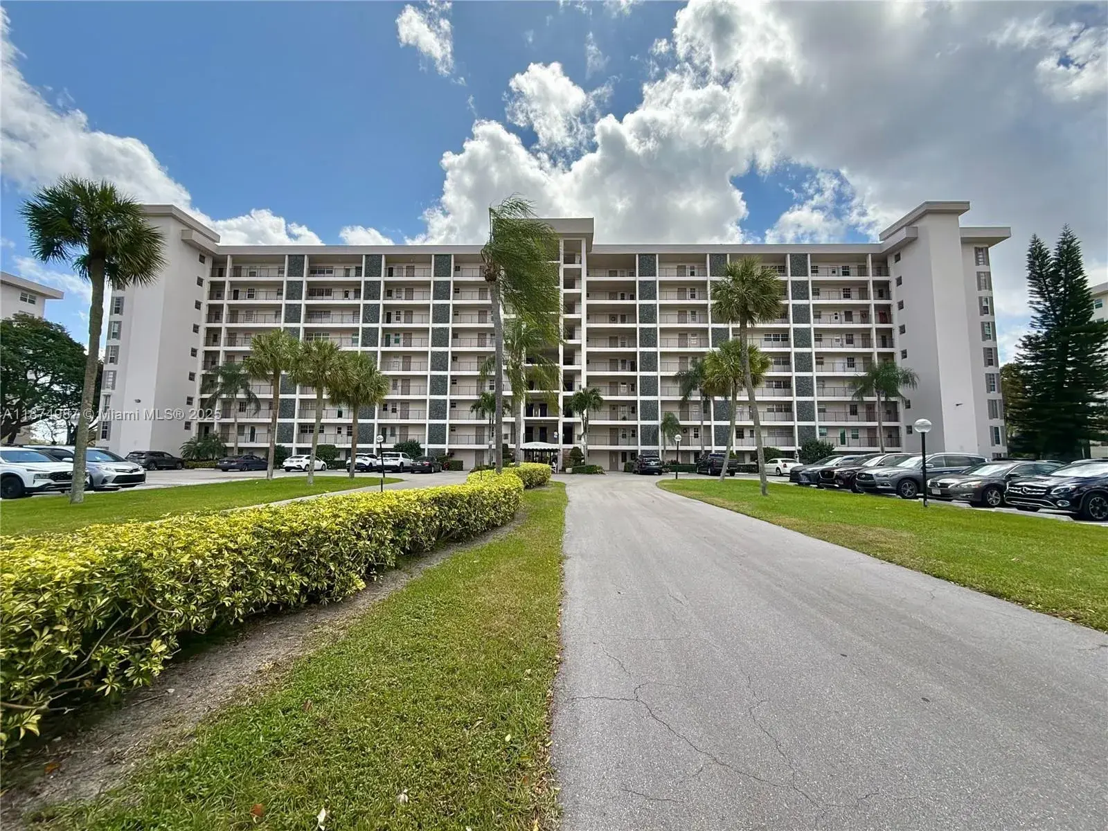 3100 N Palm Aire Dr # 709, Pompano Beach FL 33069