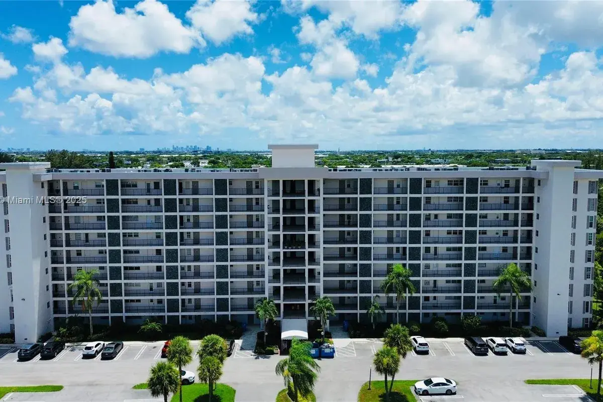 3100 N Palm Aire Dr # 709, Pompano Beach FL 33069