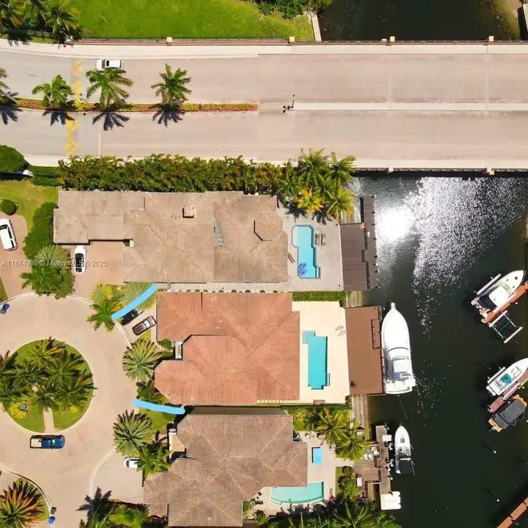 1486 Commodore Way, Hollywood FL 33019 photo 2