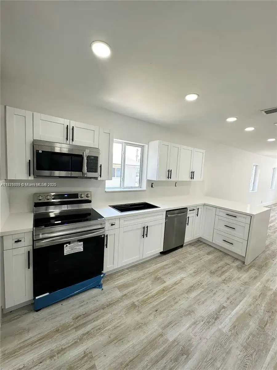 2740 NW 49th St, Miami FL 33142 photo 4