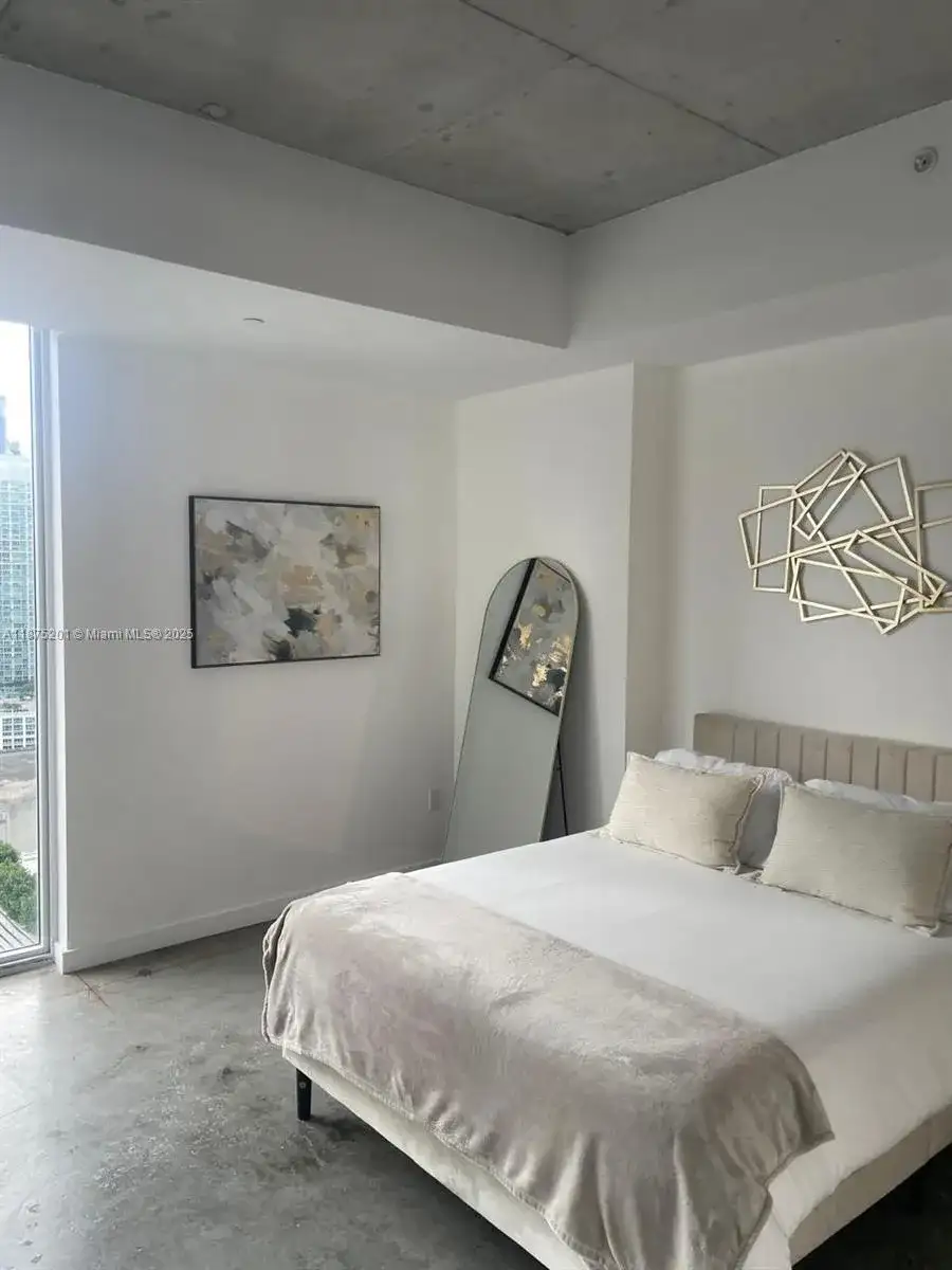 151 SE 1st St # 2807, Miami FL 33131 photo 5