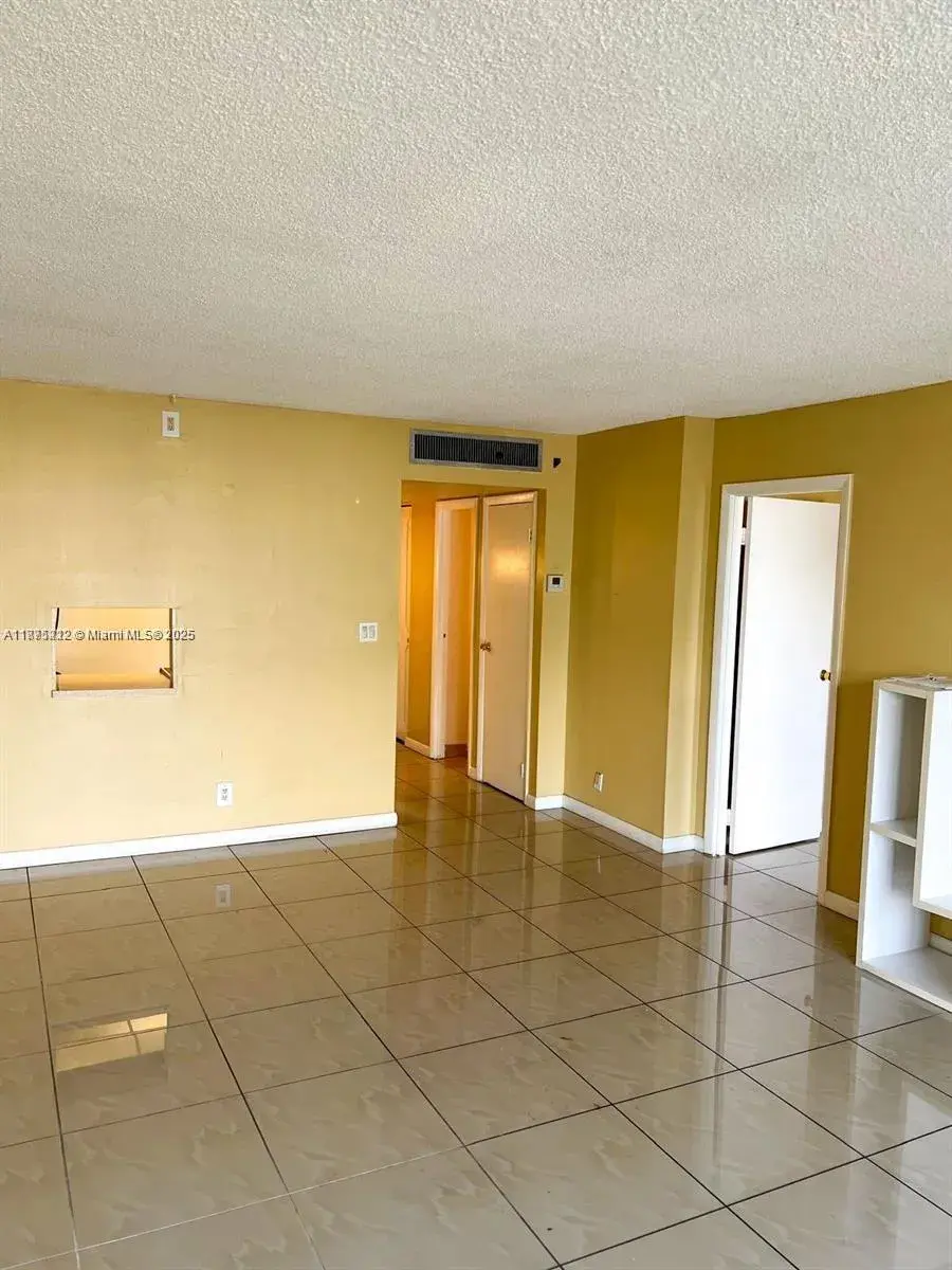 20400 W Country Club Dr # 217, Aventura FL 33180