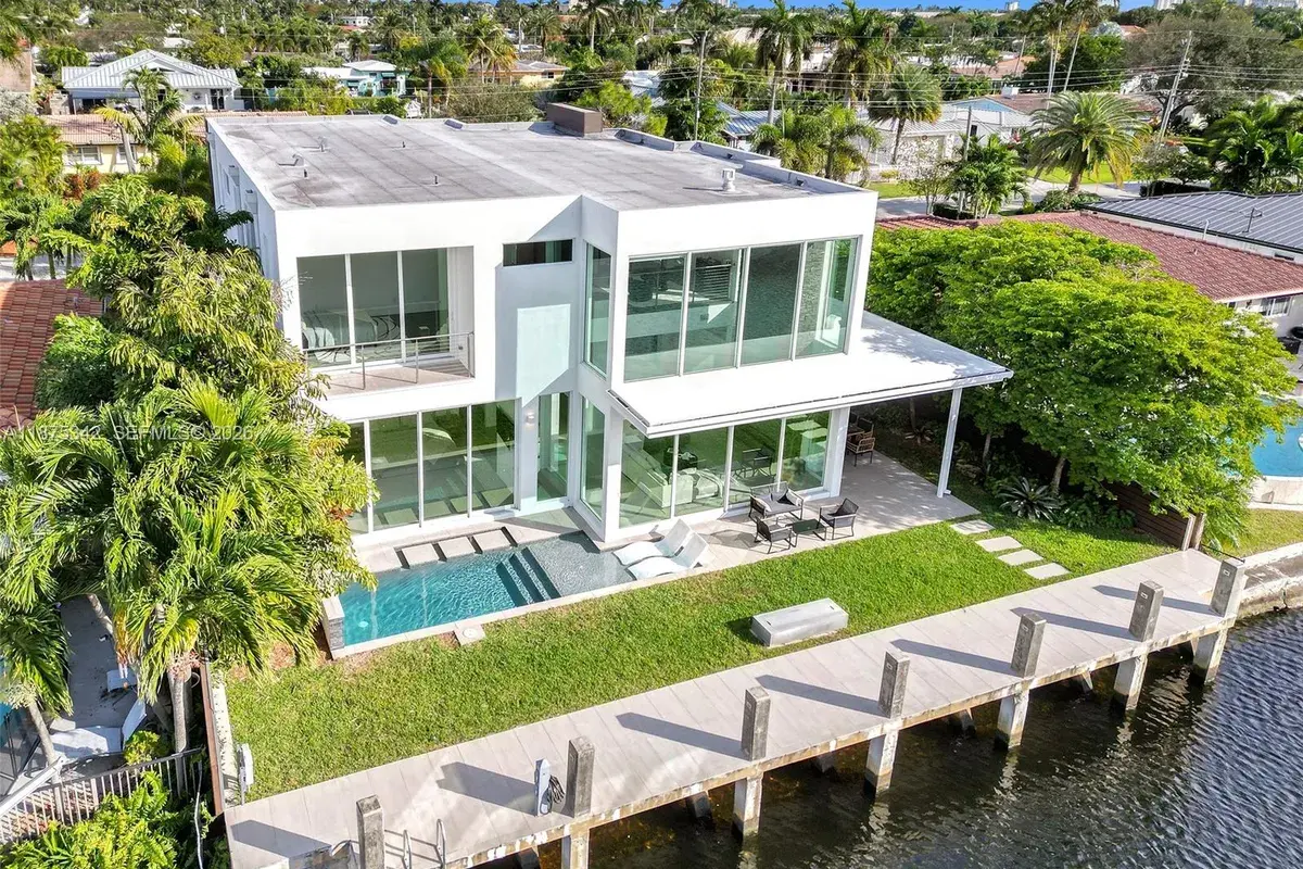2217 NE 17th Ter, Wilton Manors FL 33305