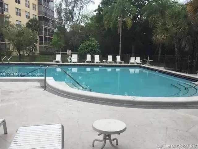 17890 W Dixie Hwy 106 Hwy # 106, North Miami Beach FL 33160 photo 3