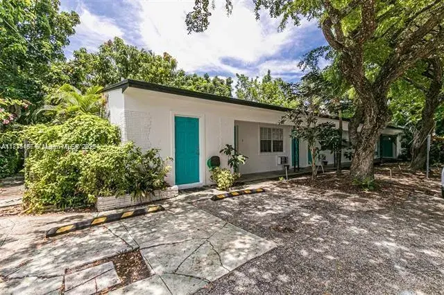 1717 NE 12th St, Fort Lauderdale FL 33304
