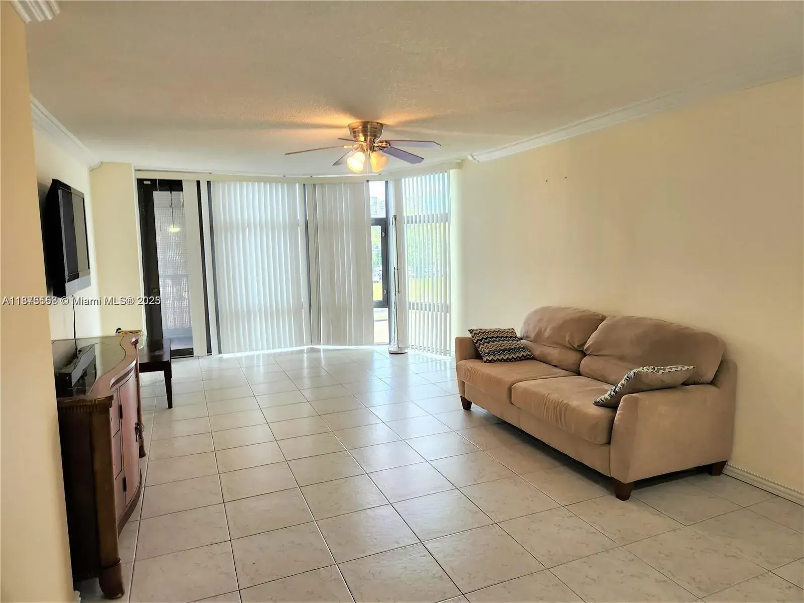 3375 N Country Club Dr # 203, Aventura FL 33180