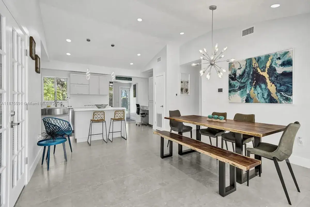 1100 NE 17th Way, Fort Lauderdale FL 33304