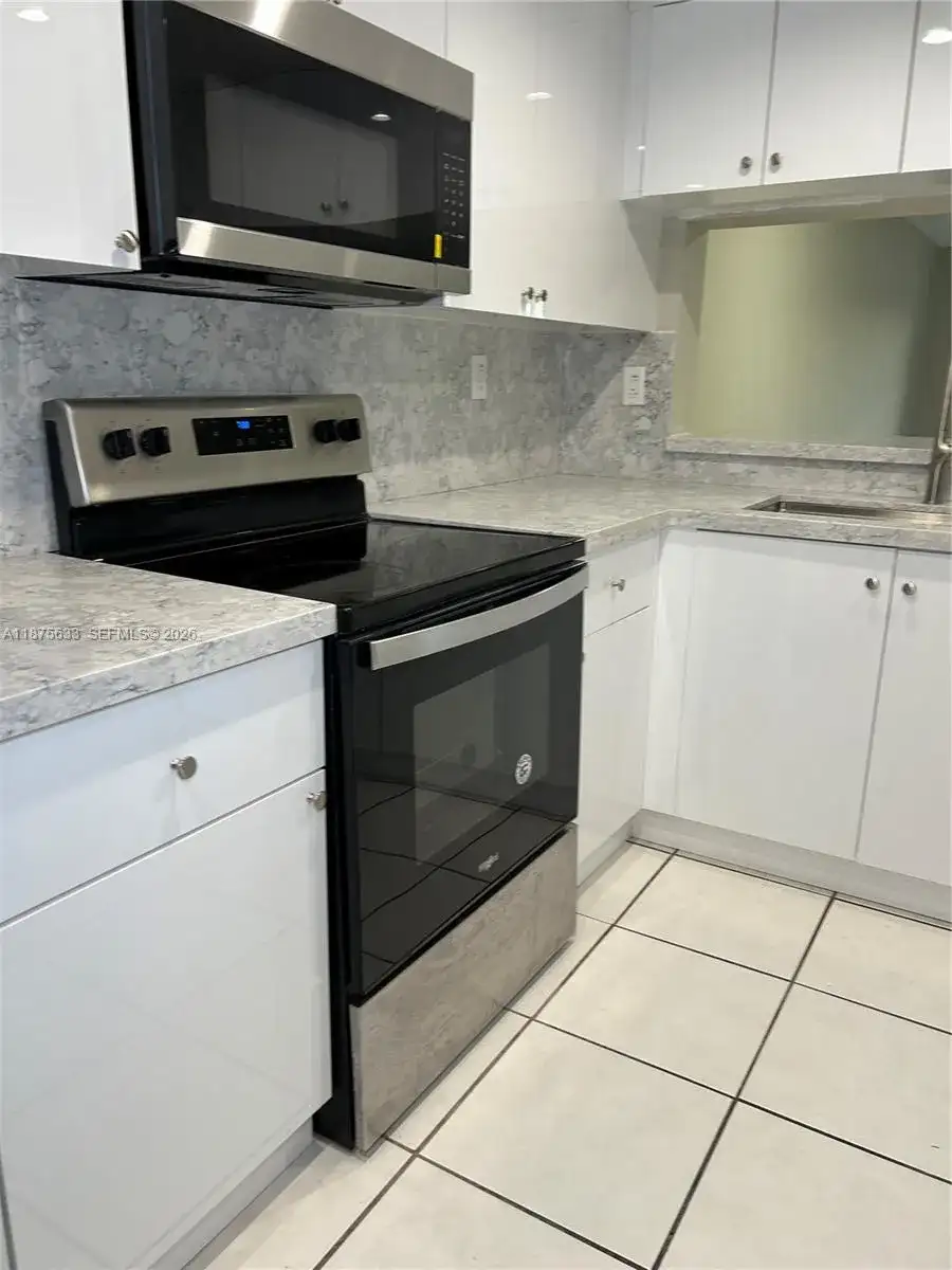 10255 NW 9th st cir # 7, Miami FL 33172 photo 3
