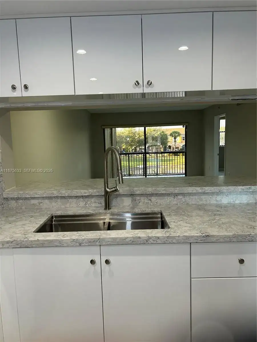 10255 NW 9th st cir # 7, Miami FL 33172 photo 4