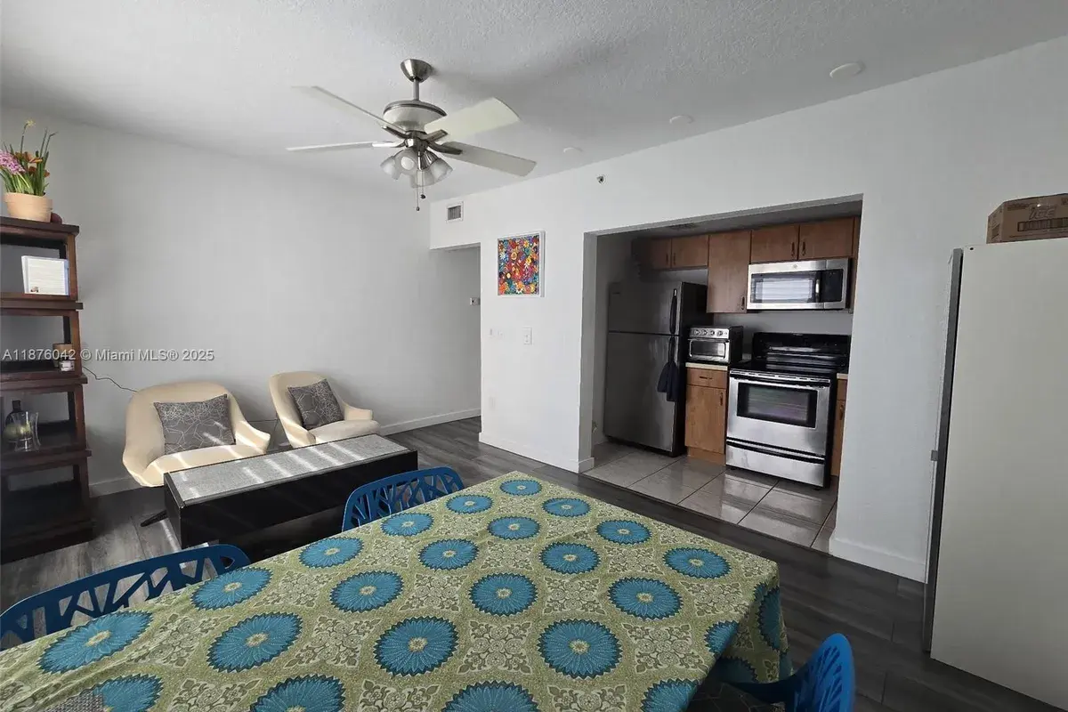 7326 Collins Ave # 204, Miami Beach FL 33141